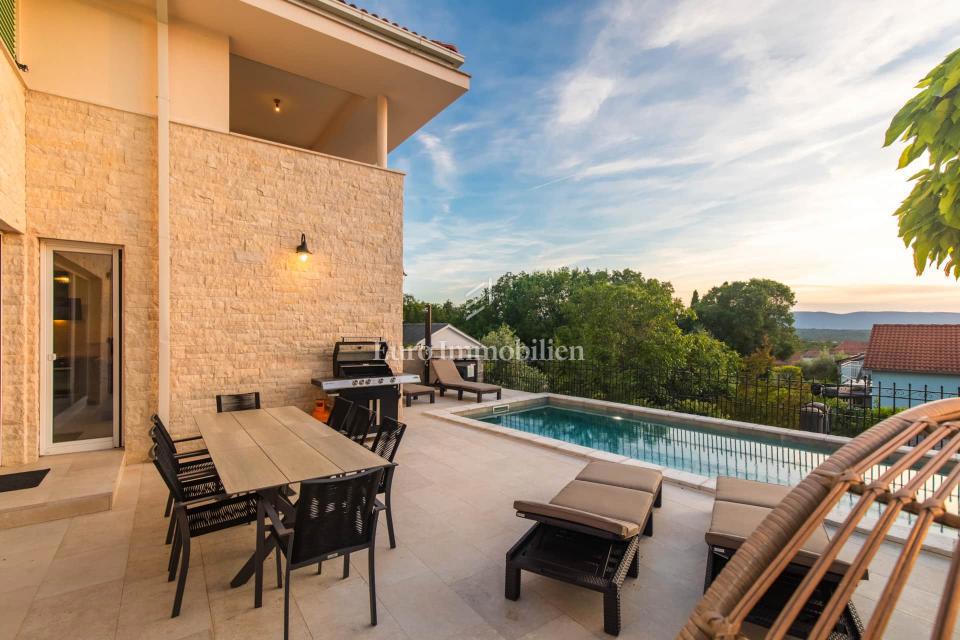 Malinska - casa con piscina e vista mare