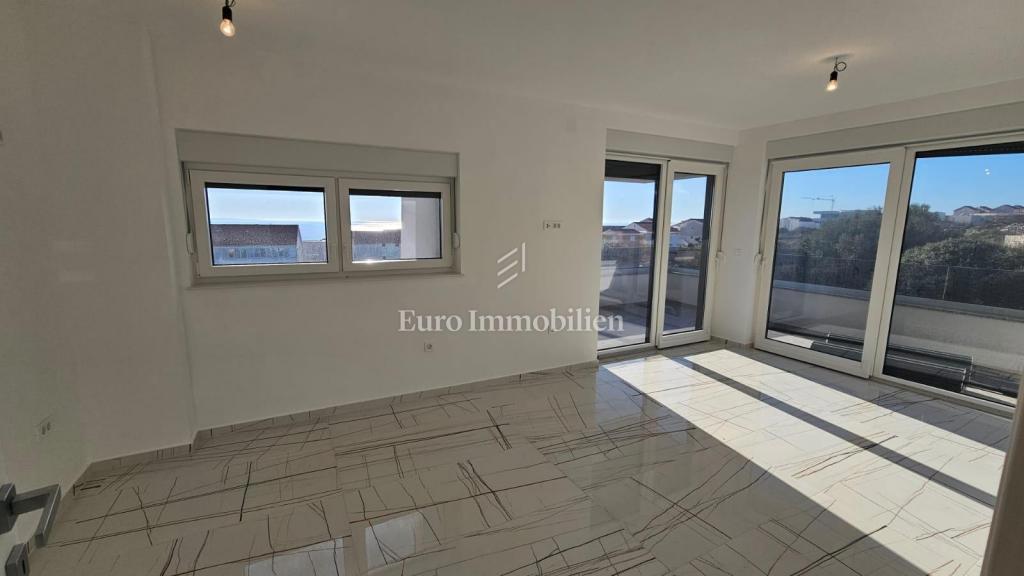 Novalja - nuovo edificio, primo piano, vista mare