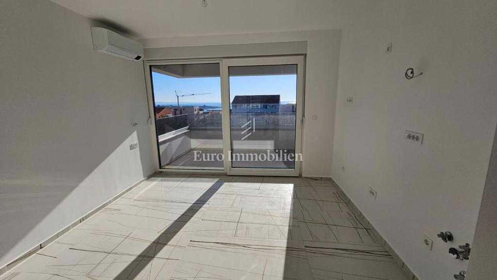 Novalja - nuovo edificio, primo piano, vista mare