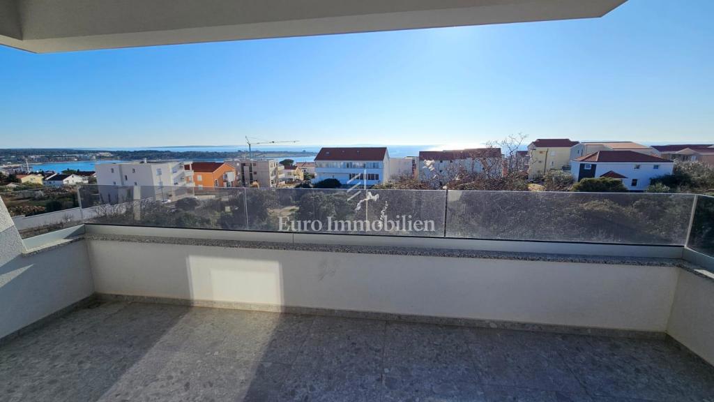Novalja - nuovo edificio, primo piano, vista mare