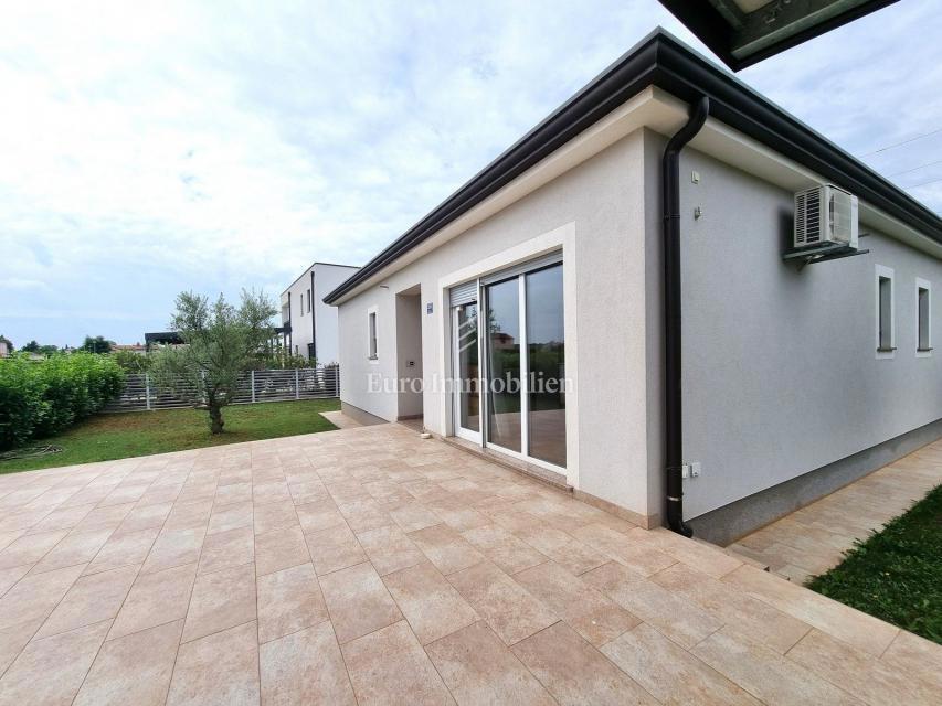 Parenzo - casa unifamiliare con piscina, a 2 km dal mare