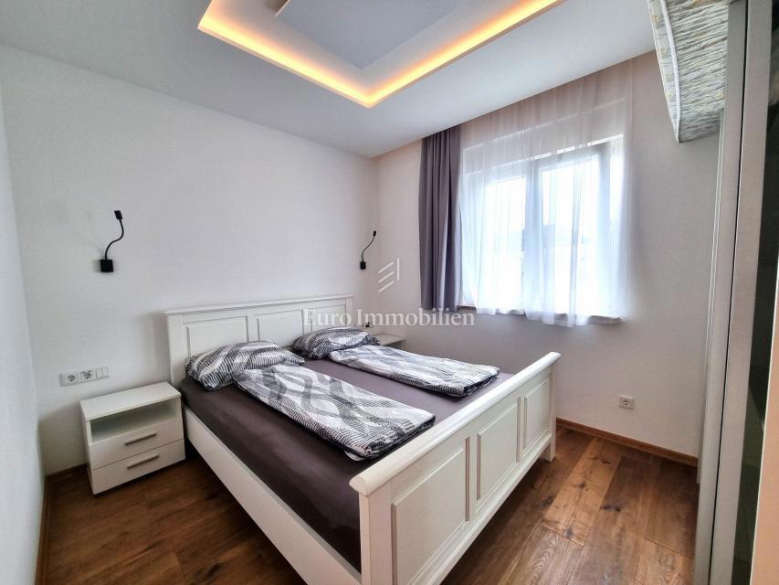 Parenzo - casa unifamiliare con piscina, a 2 km dal mare