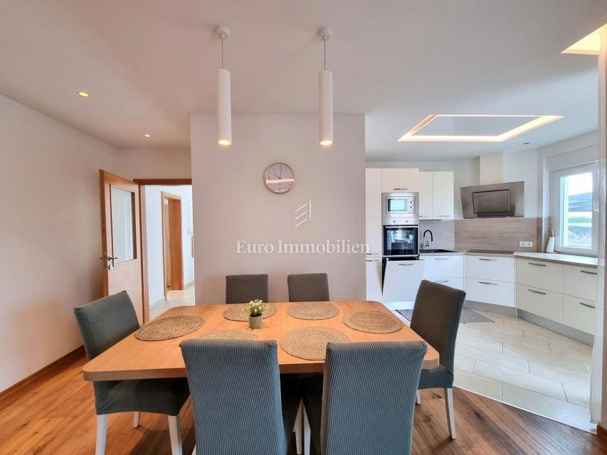 Parenzo - casa unifamiliare con piscina, a 2 km dal mare