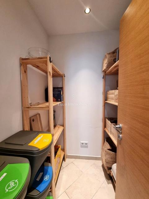 Parenzo - casa unifamiliare con piscina, a 2 km dal mare