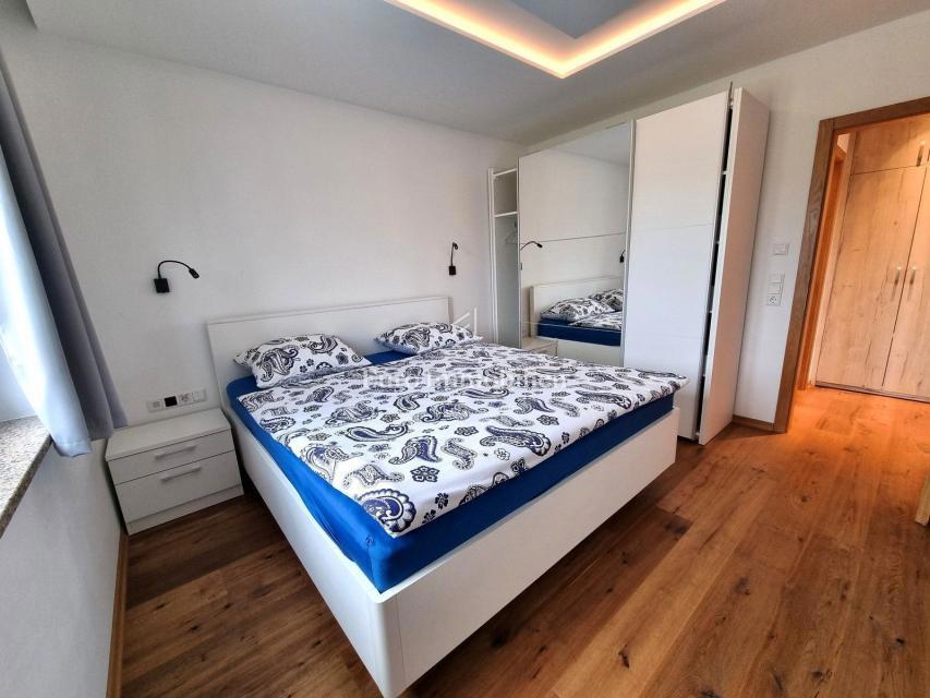 Parenzo - casa unifamiliare con piscina, a 2 km dal mare