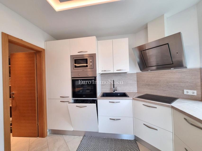 Parenzo - casa unifamiliare con piscina, a 2 km dal mare