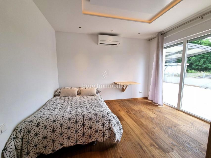 Parenzo - casa unifamiliare con piscina, a 2 km dal mare