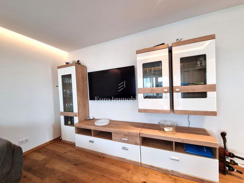 Parenzo - casa unifamiliare con piscina, a 2 km dal mare