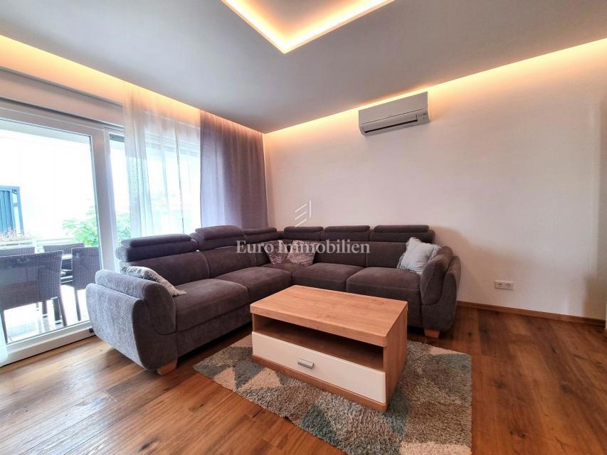 Parenzo - casa unifamiliare con piscina, a 2 km dal mare