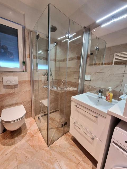 Parenzo - casa unifamiliare con piscina, a 2 km dal mare