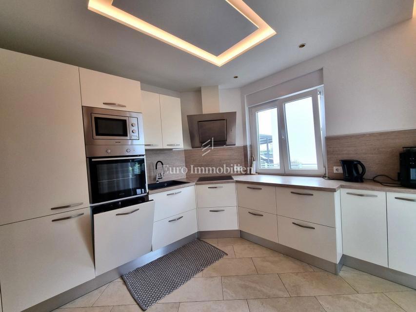 Parenzo - casa unifamiliare con piscina, a 2 km dal mare