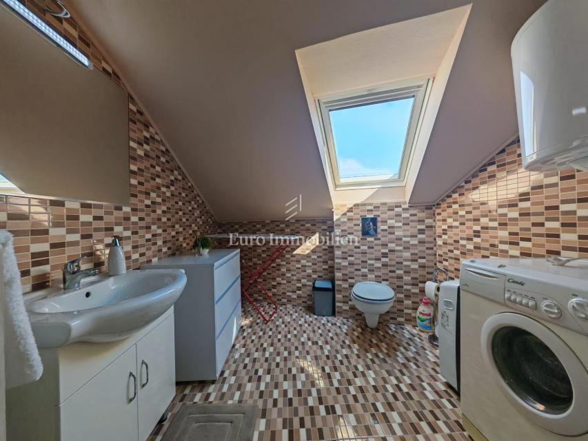 Novi Vinodolski-appartamento in posizione tranquilla vicino al mare