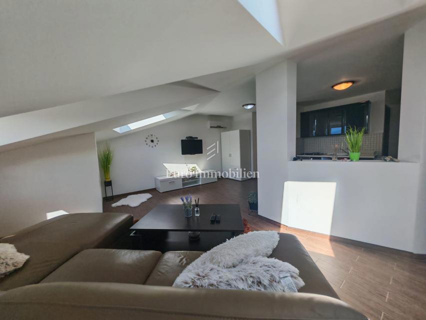 Novi Vinodolski-appartamento in posizione tranquilla vicino al mare