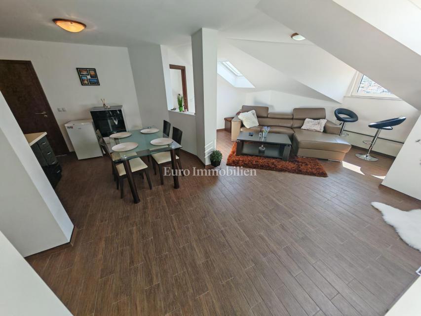 Novi Vinodolski-appartamento in posizione tranquilla vicino al mare