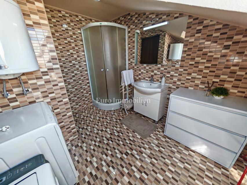 Novi Vinodolski-appartamento in posizione tranquilla vicino al mare