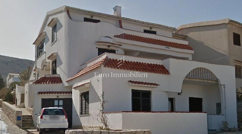 Pag-appartamento duplex al piano terra con ampia terrazza