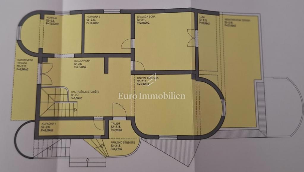 Pag-appartamento duplex al piano terra con ampia terrazza