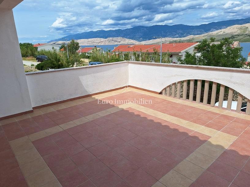 Pag-appartamento duplex al piano terra con ampia terrazza