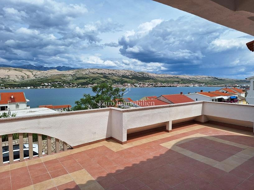 Pag-appartamento duplex al piano terra con ampia terrazza