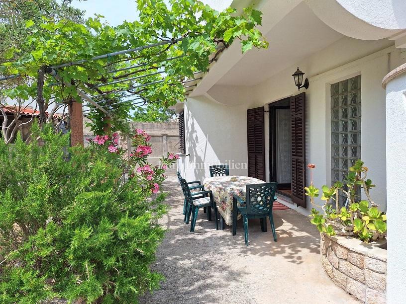 Pag-appartamento duplex al piano terra con ampia terrazza