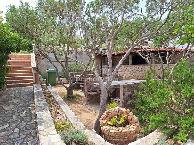 Pag-appartamento duplex al piano terra con ampia terrazza