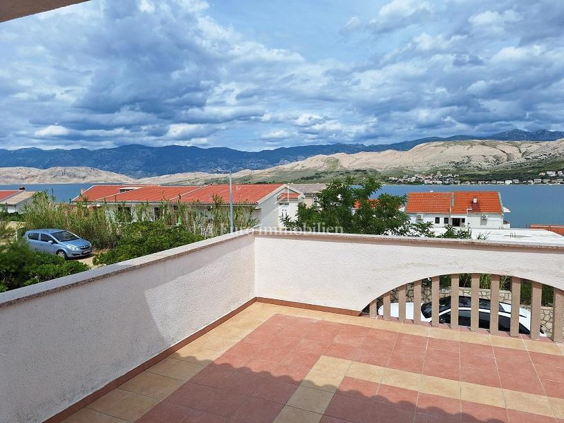 Pag-appartamento duplex al piano terra con ampia terrazza