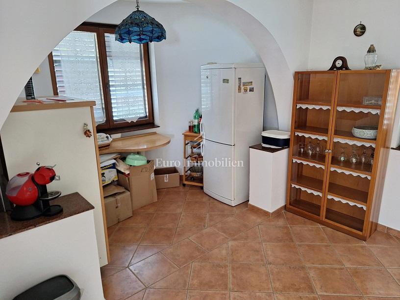 Pag-appartamento duplex al piano terra con ampia terrazza