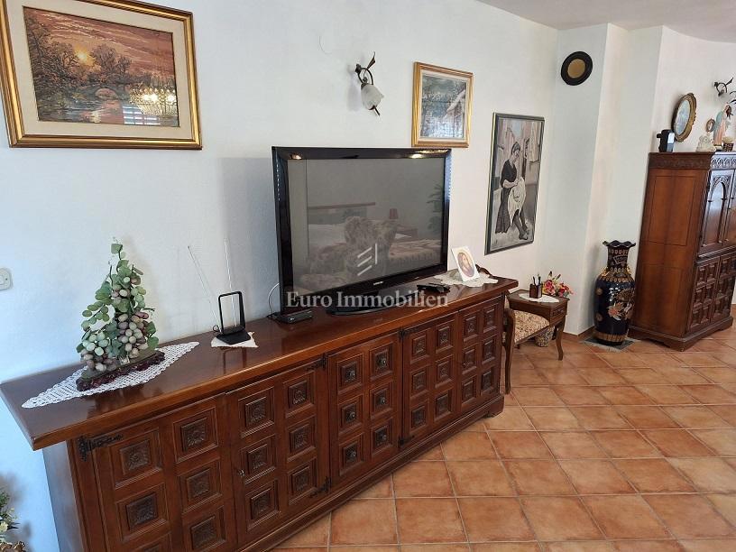 Pag-appartamento duplex al piano terra con ampia terrazza