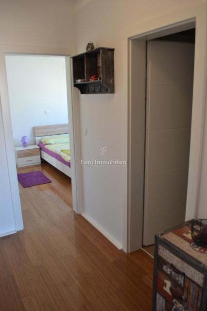 Pag, Appartamento al piano terra a soli 50 metri dal mare