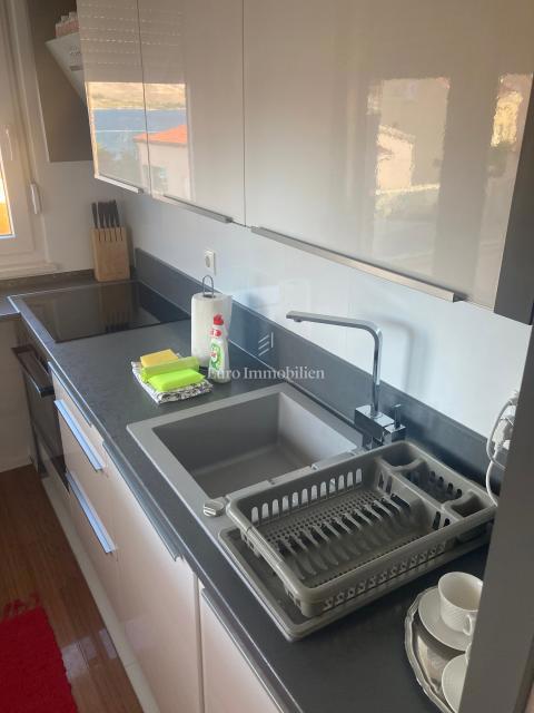 Pag, Appartamento al piano terra a soli 50 metri dal mare