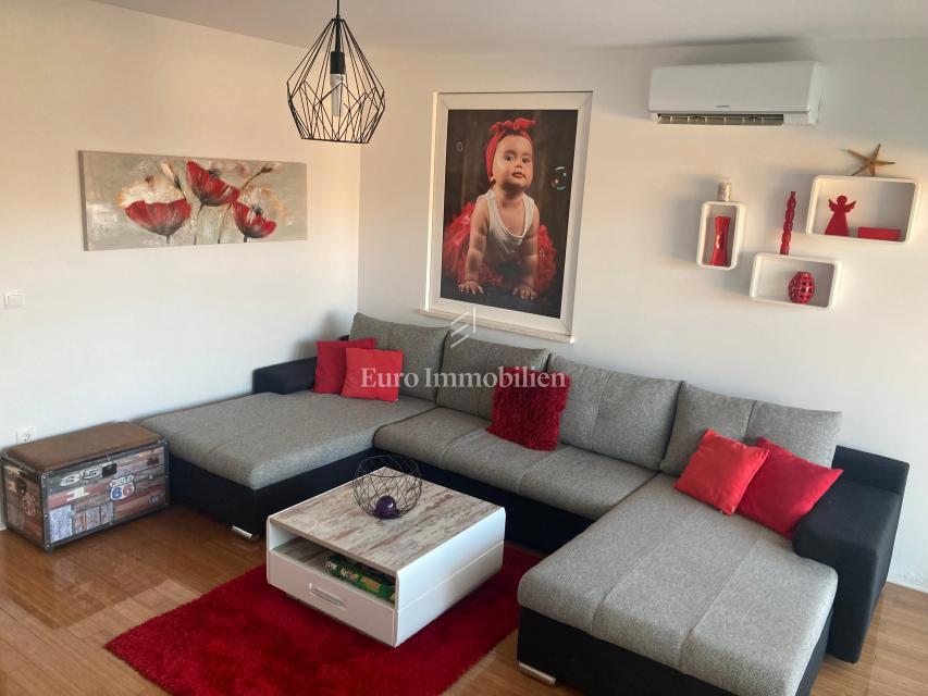 Pag, Appartamento al piano terra a soli 50 metri dal mare