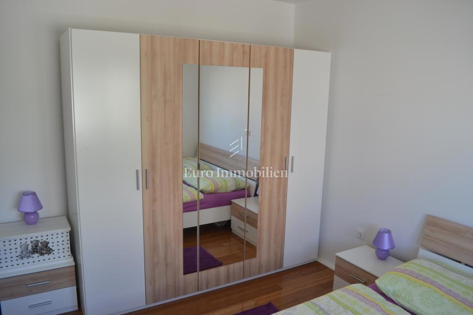 Pag, Appartamento al piano terra a soli 50 metri dal mare