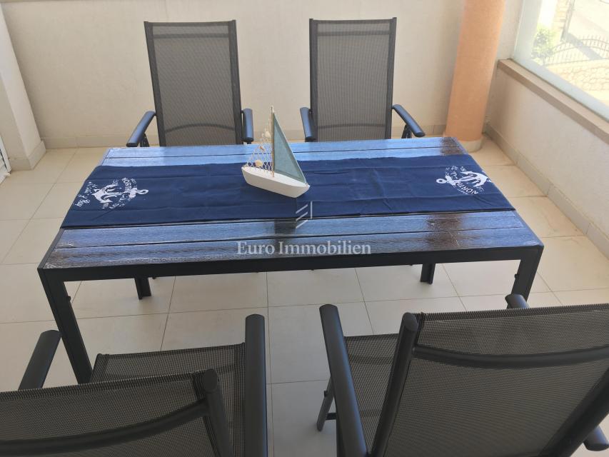 Pag, Appartamento al piano terra a soli 50 metri dal mare