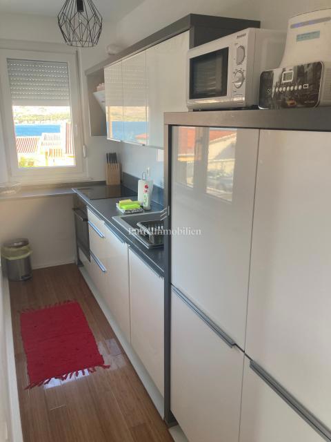 Pag, Appartamento al piano terra a soli 50 metri dal mare