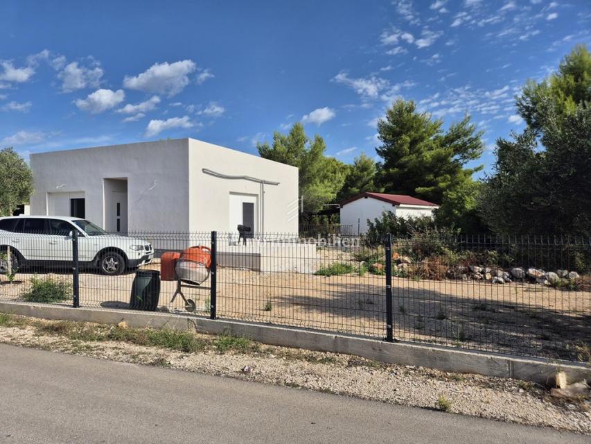 Pirovac, Neubau, Wohnung mit großem Garten