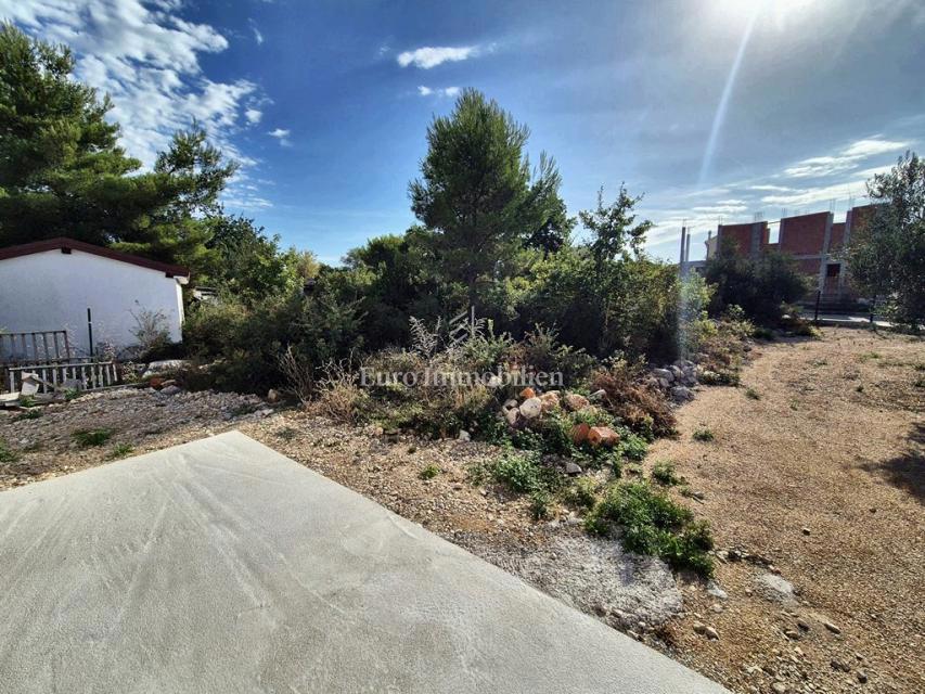 Pirovac, Neubau, Wohnung mit großem Garten