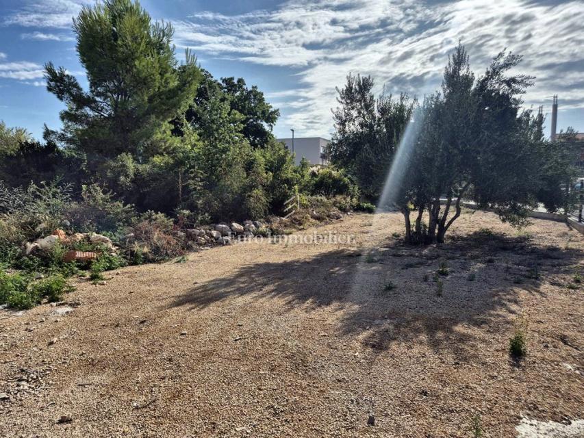 Pirovac, Neubau, Wohnung mit großem Garten