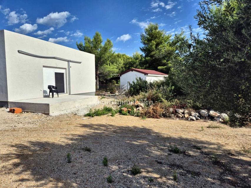 Pirovac, Neubau, Wohnung mit großem Garten