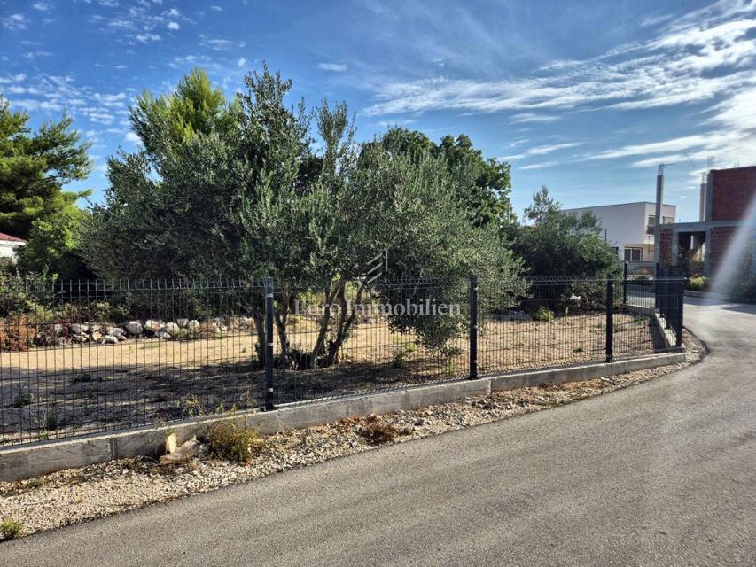 Pirovac, Neubau, Wohnung mit großem Garten