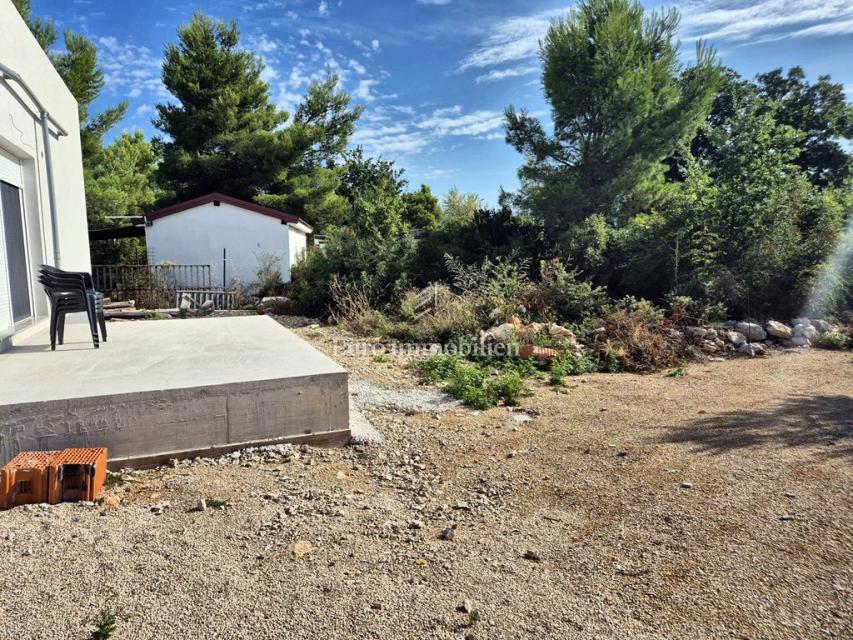 Pirovac, Neubau, Wohnung mit großem Garten