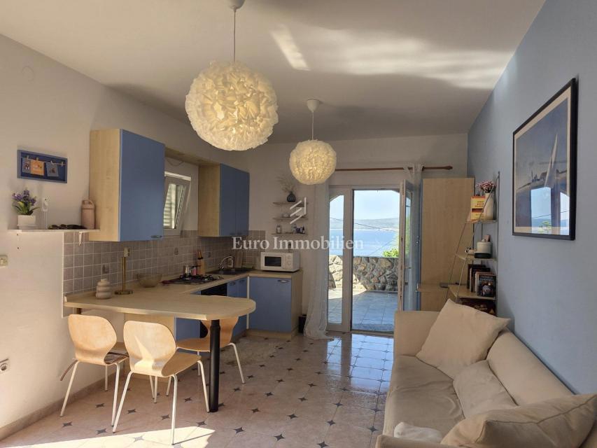 Proprietà con più unità abitative, a 50 m dal mare