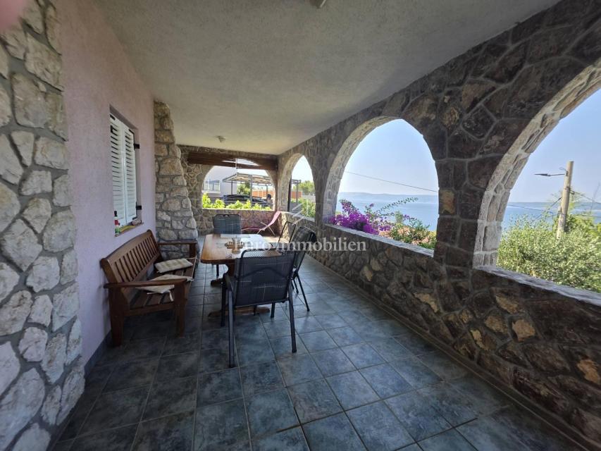 Proprietà con più unità abitative, a 50 m dal mare