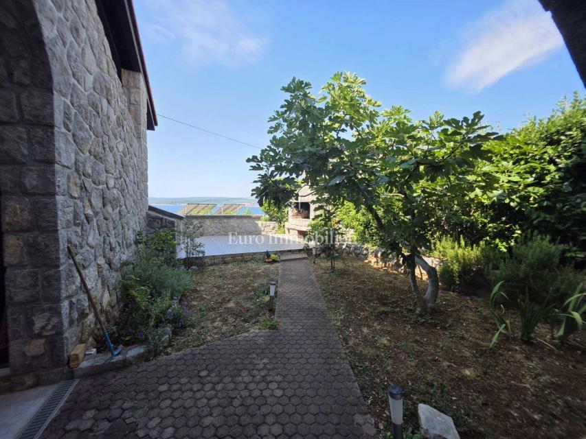 Proprietà con più unità abitative, a 50 m dal mare