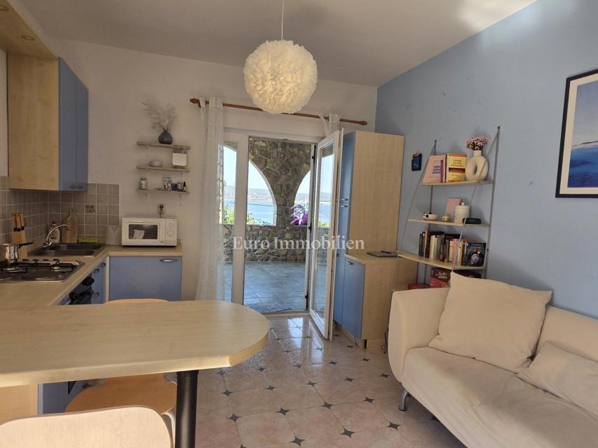 Proprietà con più unità abitative, a 50 m dal mare