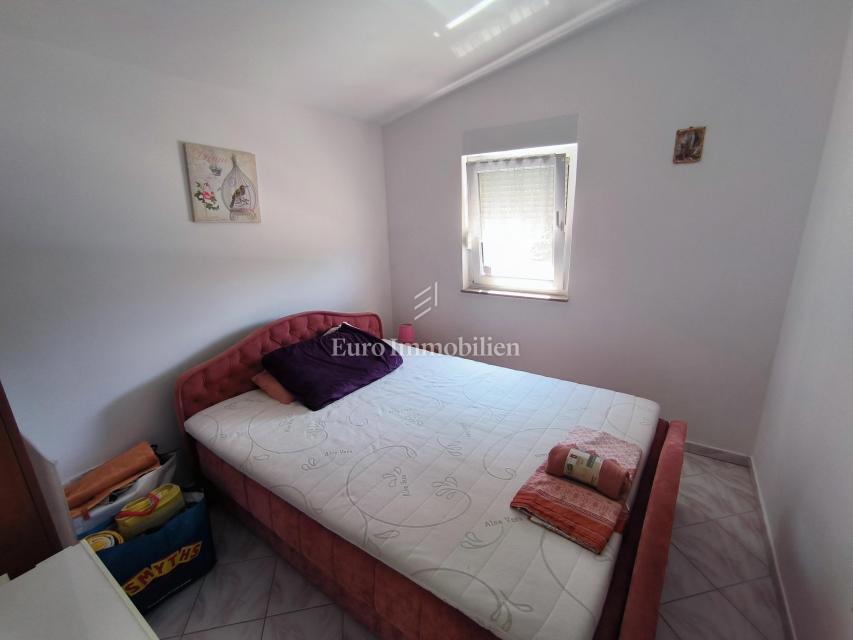 Appartamento con Grande Terrazza e Vista Isole