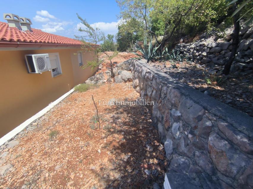 Appartamento con Grande Terrazza e Vista Isole