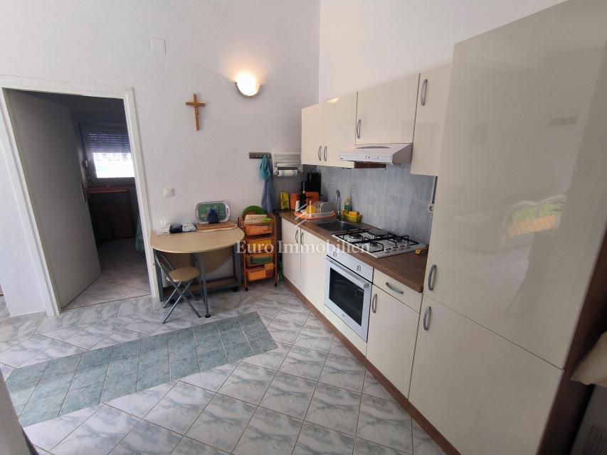 Appartamento con Grande Terrazza e Vista Isole