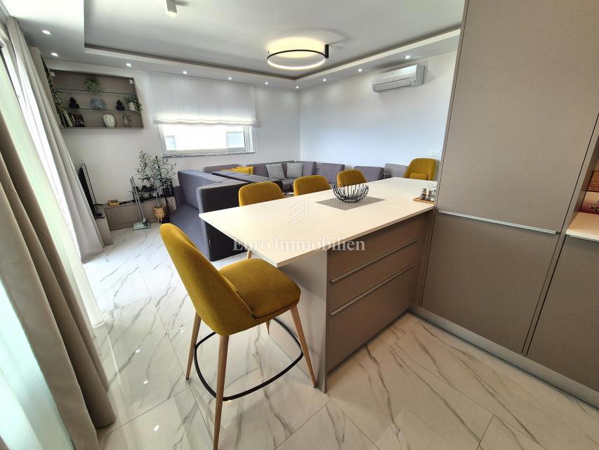 Appartamento arredato con vista mare aperta