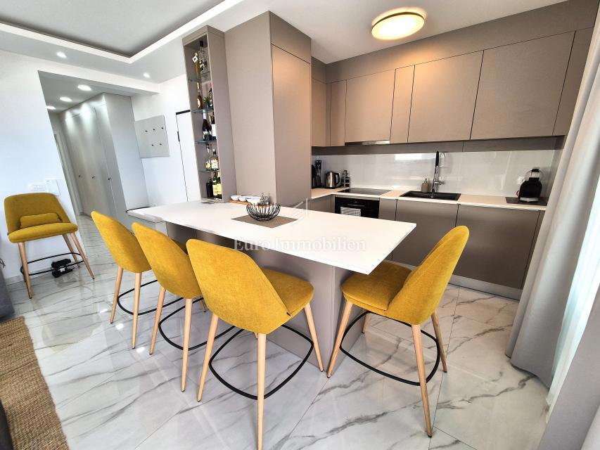 Appartamento arredato con vista mare aperta