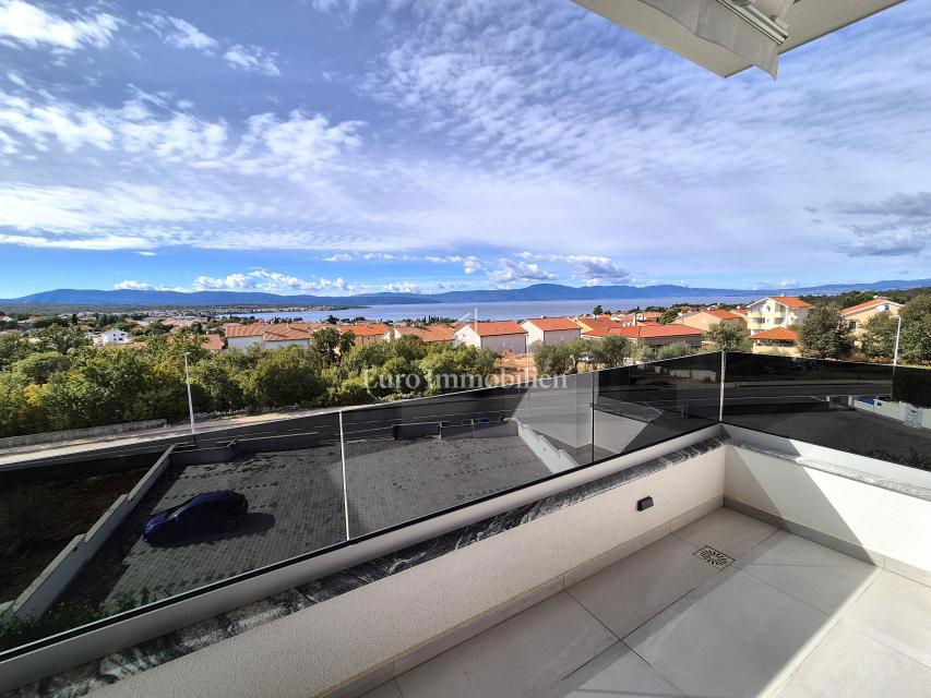 Appartamento arredato con vista mare aperta